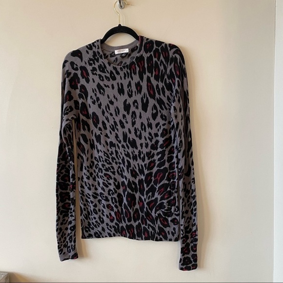 EQUIPMENT -Sloane Cheetah Print 100% Cashmere Lightweight Sweater - Picture 4 of 9